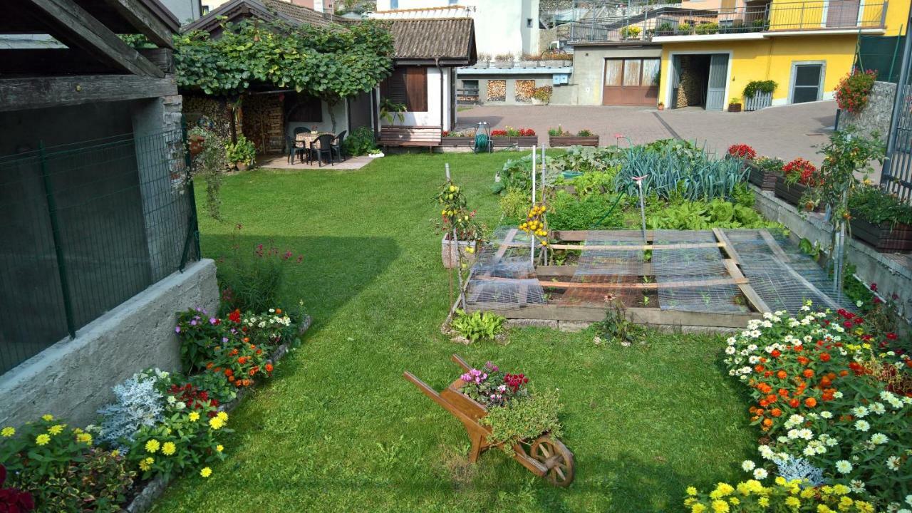 Casa Luca E Cristina Villa Mezzolago Exterior photo