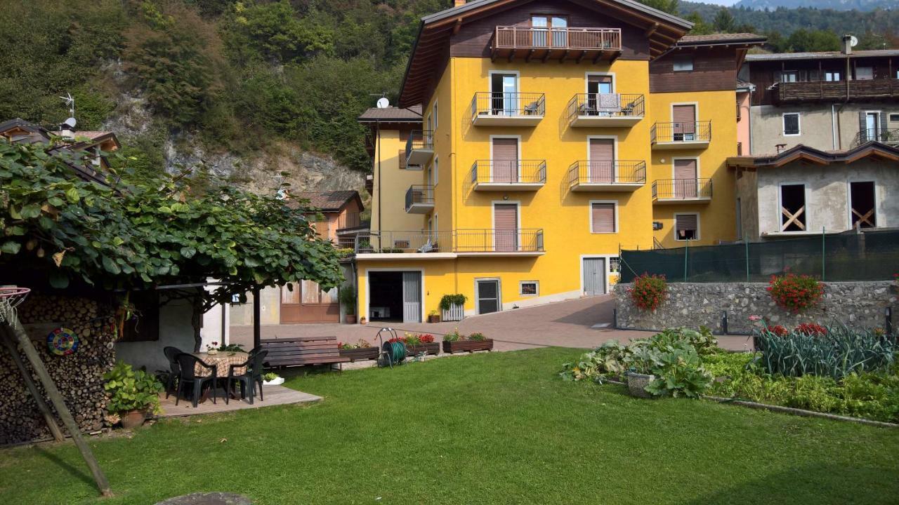 Casa Luca E Cristina Villa Mezzolago Exterior photo